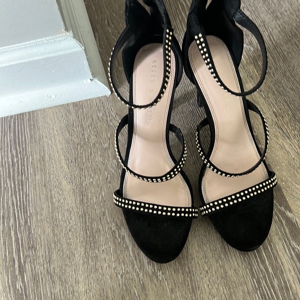 kelly & katie black heels fairly new!